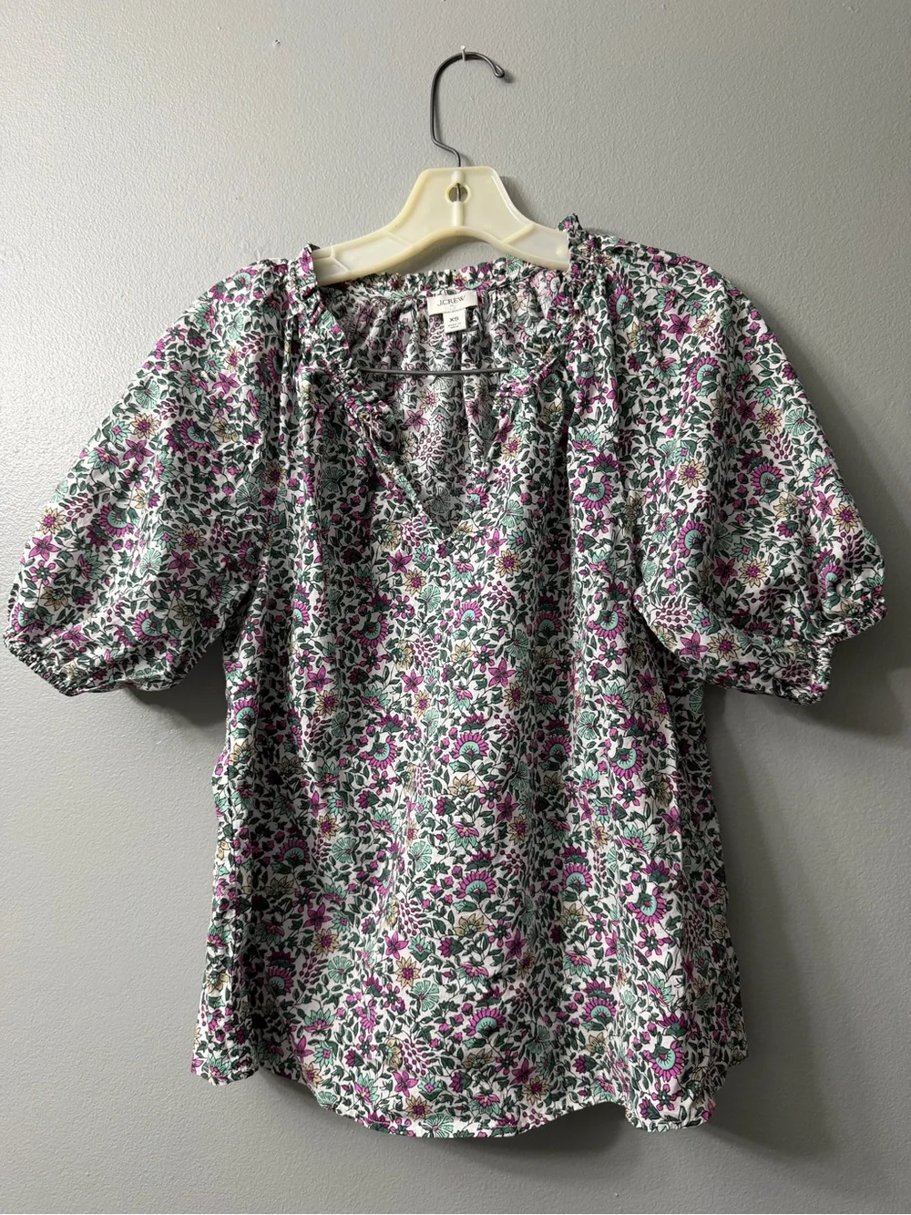 J.Crew Factory Printed Puff-sleeve Split-neck Top is made of 100% cotton xsmall